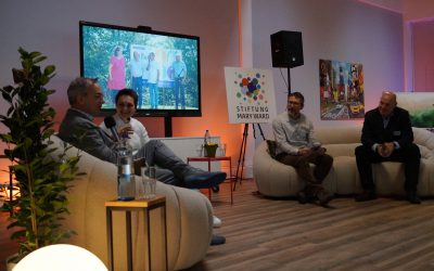 Mit einem lachenden und einem weinenden Auge